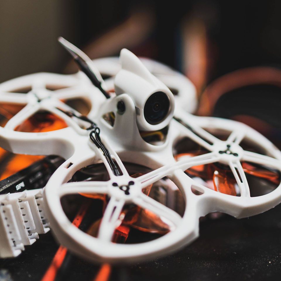 طقم الطائرة بدون طيار للسباق م - مراجعة Drone Racing Goggles وسعره